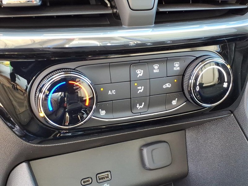 Buick Encore GX Vehicle Full-screen Gallery Image 10