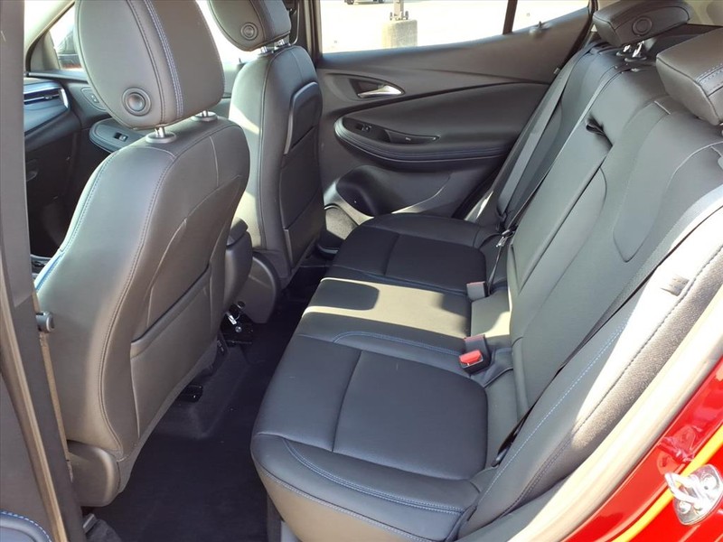 Buick Encore GX Vehicle Full-screen Gallery Image 17