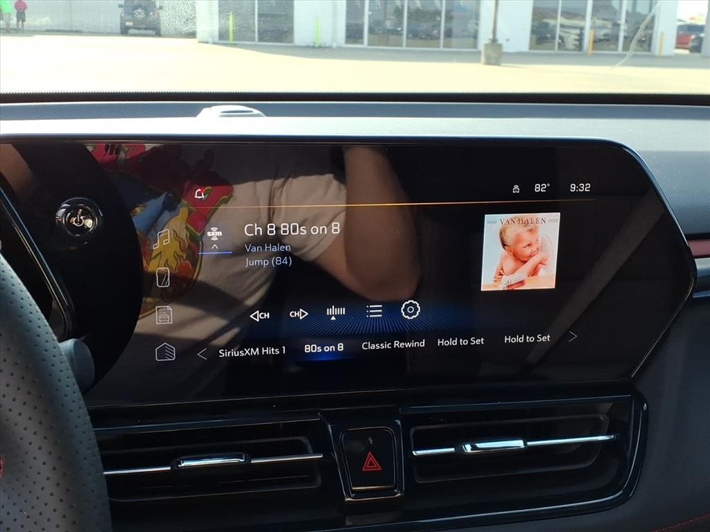 Chevrolet Trailblazer Vehicle Full-screen Gallery Image 8