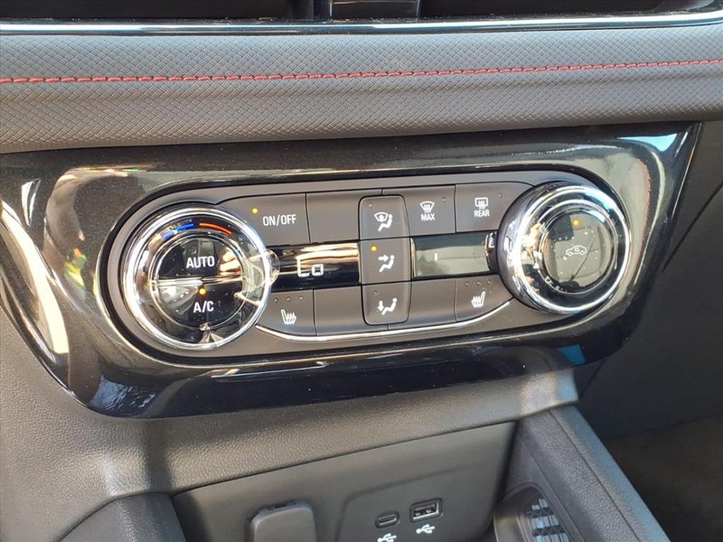 Chevrolet Trailblazer Vehicle Full-screen Gallery Image 10