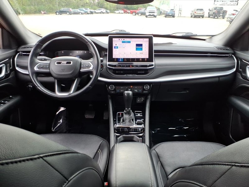 Jeep Compass Vehicle Full-screen Gallery Image 8