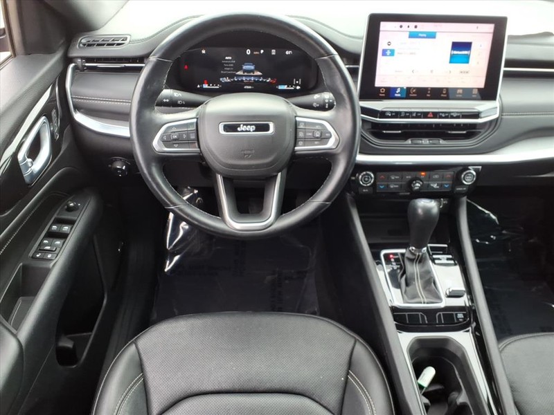 Jeep Compass Vehicle Full-screen Gallery Image 9