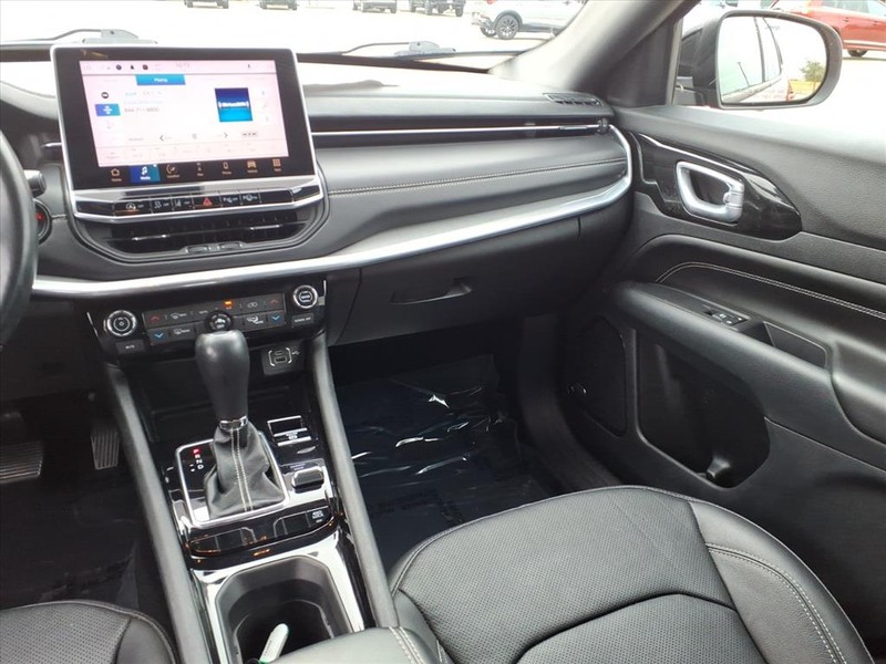 Jeep Compass Vehicle Full-screen Gallery Image 10