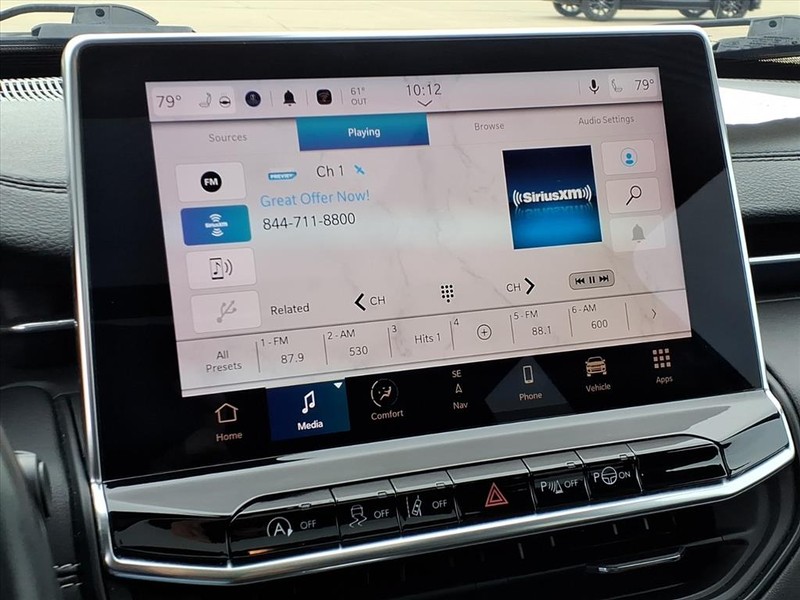 Jeep Compass Vehicle Full-screen Gallery Image 12