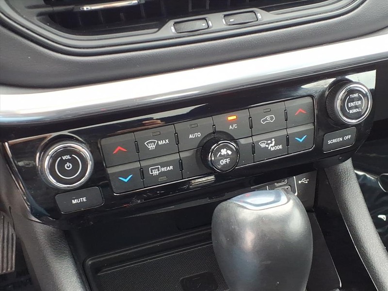 Jeep Compass Vehicle Full-screen Gallery Image 14