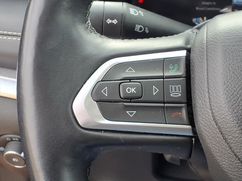 Jeep Compass Vehicle Full-screen Gallery Image 16