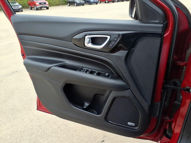 Jeep Compass Vehicle Full-screen Gallery Image 19