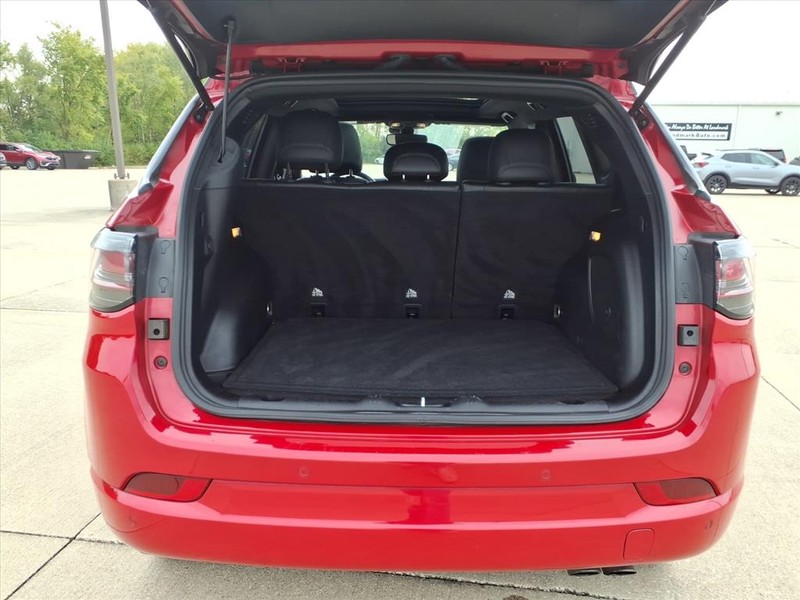 Jeep Compass Vehicle Full-screen Gallery Image 23