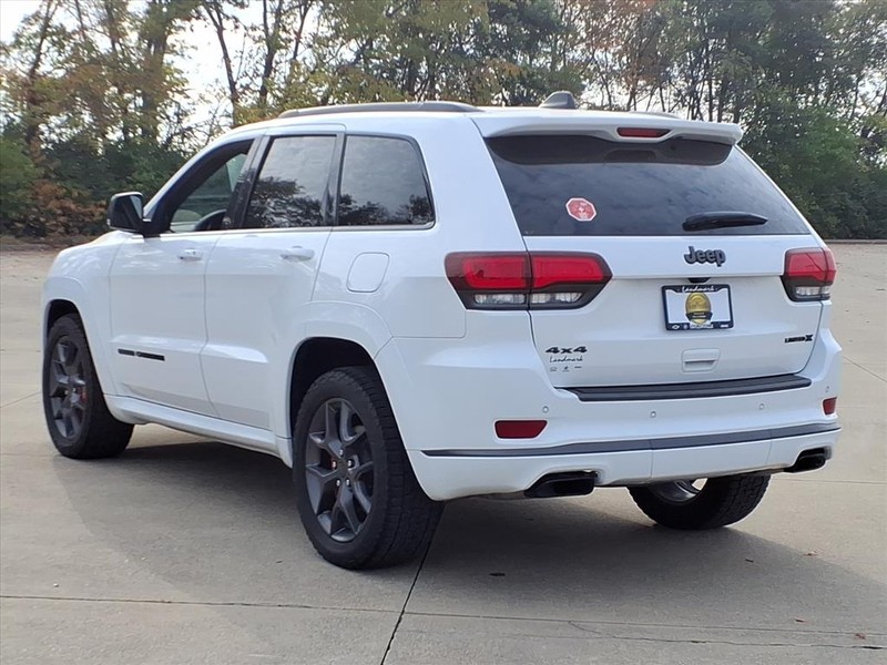 Jeep Grand Cherokee Vehicle Full-screen Gallery Image 3