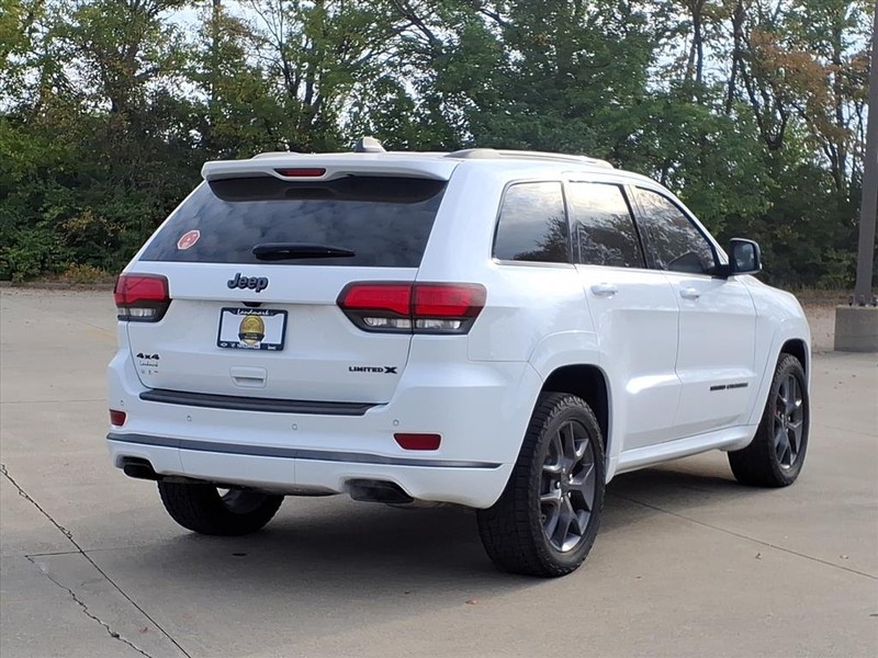 Jeep Grand Cherokee Vehicle Full-screen Gallery Image 4