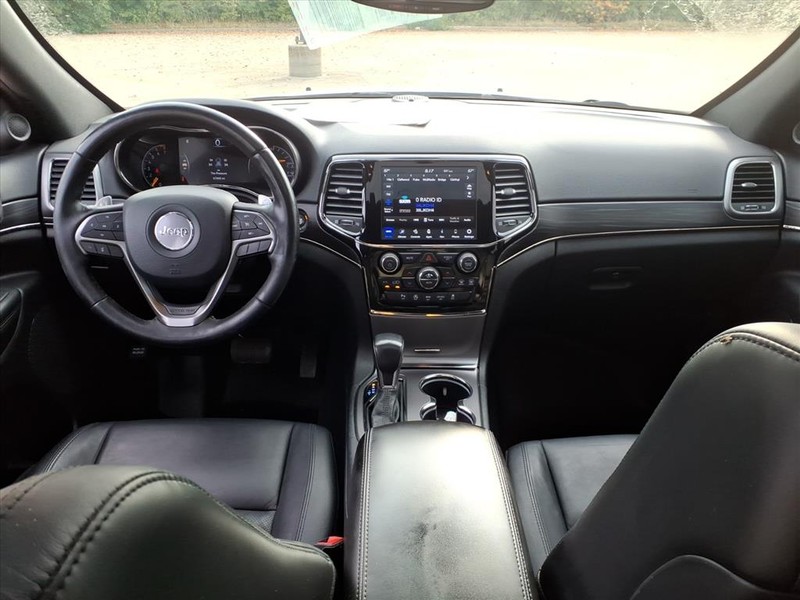 Jeep Grand Cherokee Vehicle Full-screen Gallery Image 8