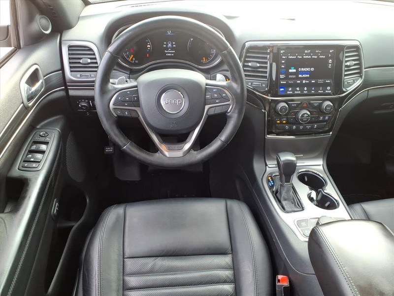 Jeep Grand Cherokee Vehicle Full-screen Gallery Image 9