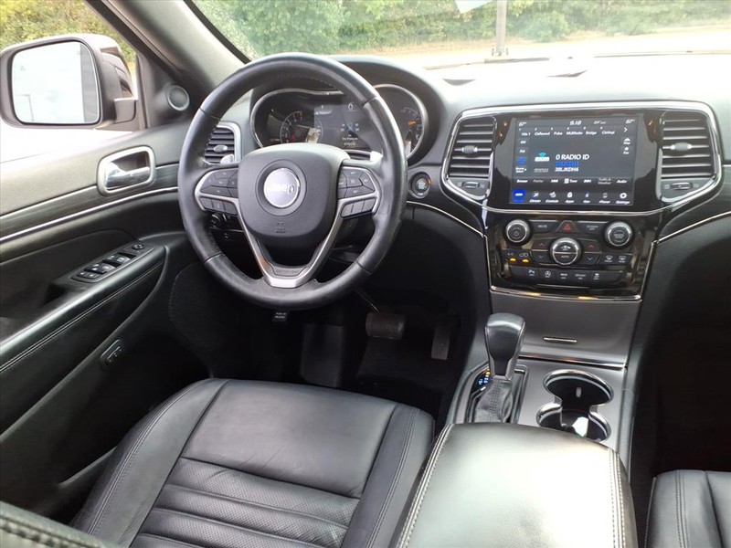 Jeep Grand Cherokee Vehicle Full-screen Gallery Image 11