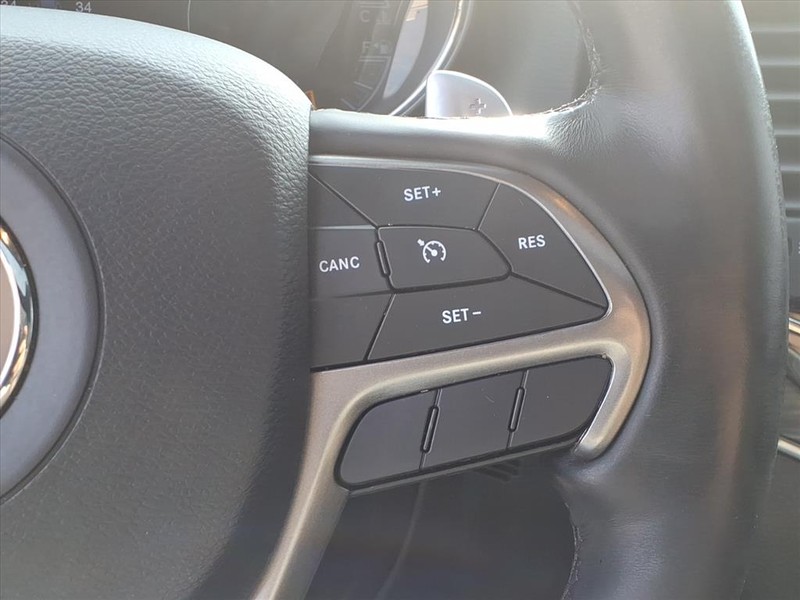 Jeep Grand Cherokee Vehicle Full-screen Gallery Image 18