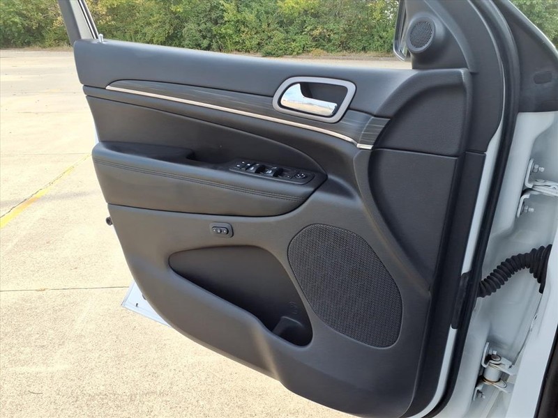 Jeep Grand Cherokee Vehicle Full-screen Gallery Image 20