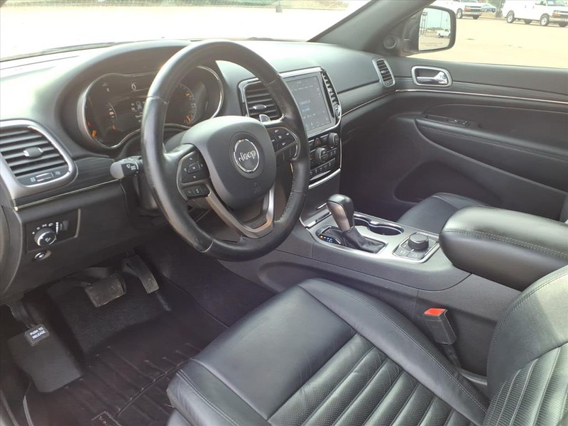 Jeep Grand Cherokee Vehicle Full-screen Gallery Image 21