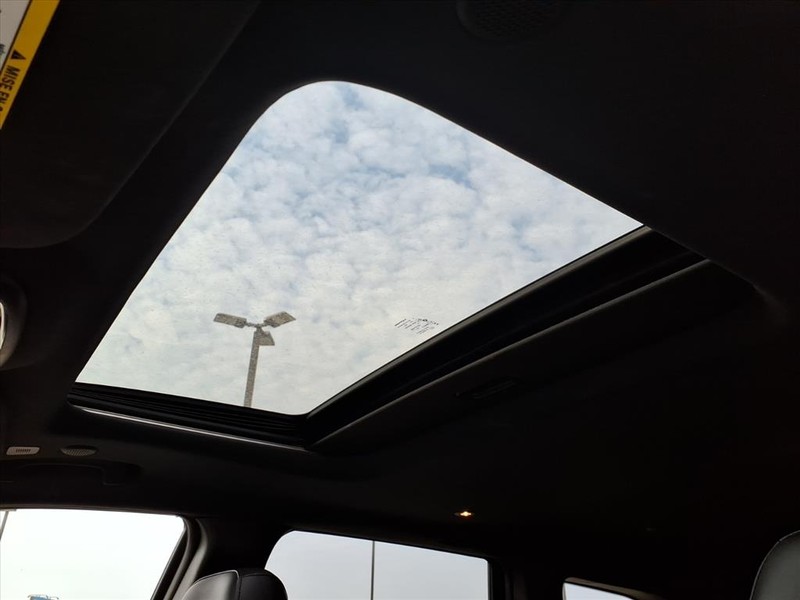 Jeep Grand Cherokee Vehicle Full-screen Gallery Image 22