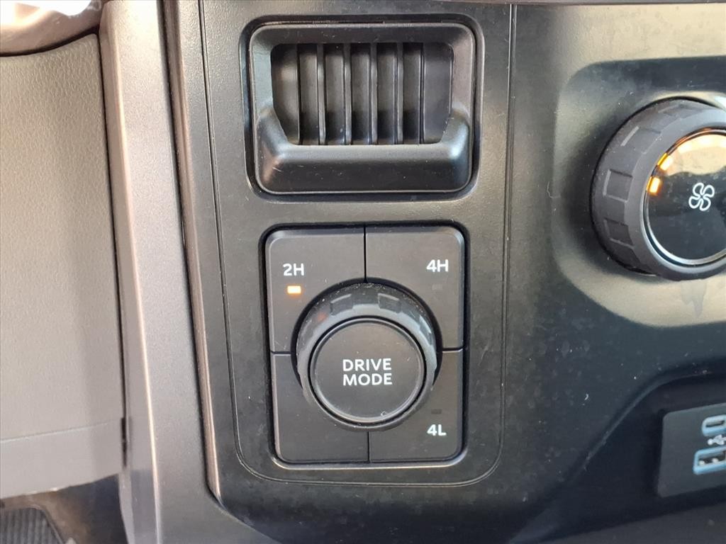 Ford F-150 Vehicle Full-screen Gallery Image 16