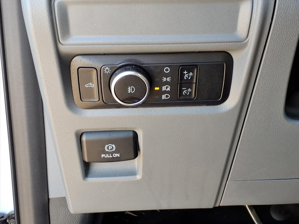 Ford F-150 Vehicle Full-screen Gallery Image 20