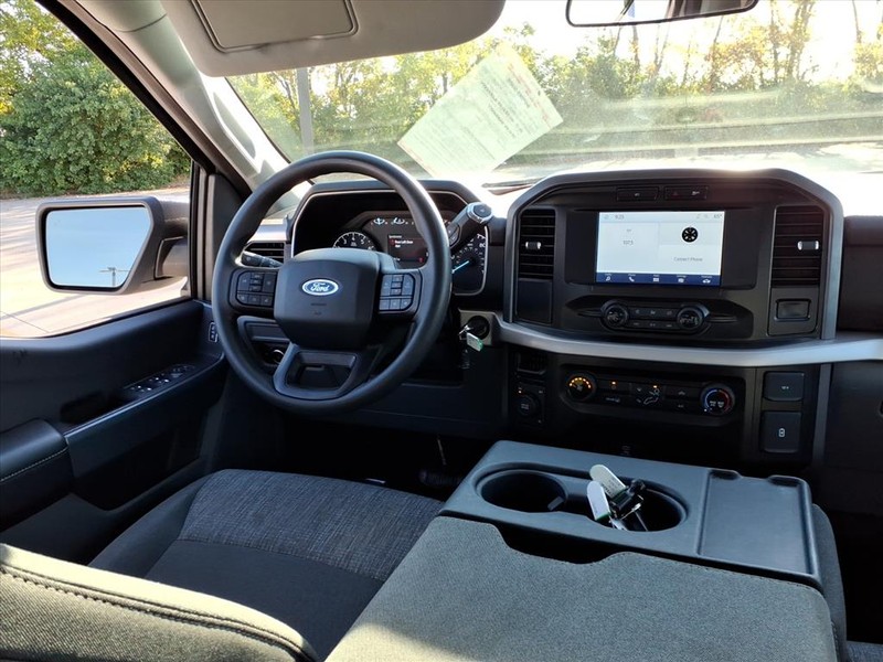 Ford F-150 Vehicle Full-screen Gallery Image 11