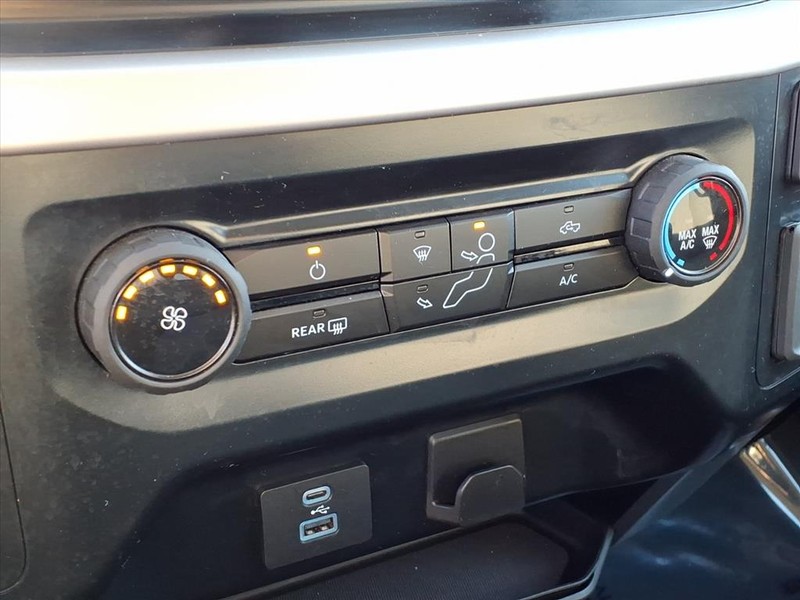 Ford F-150 Vehicle Full-screen Gallery Image 15