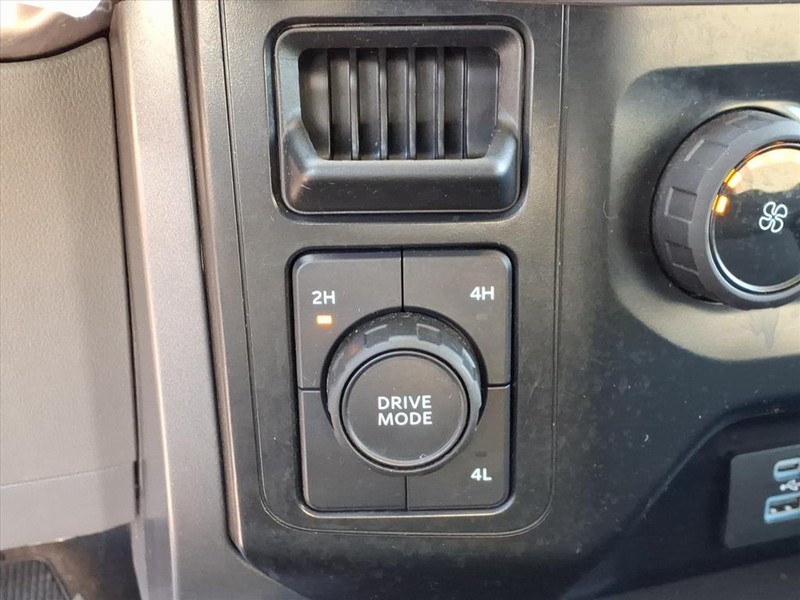 Ford F-150 Vehicle Full-screen Gallery Image 16