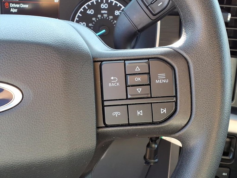 Ford F-150 Vehicle Full-screen Gallery Image 18