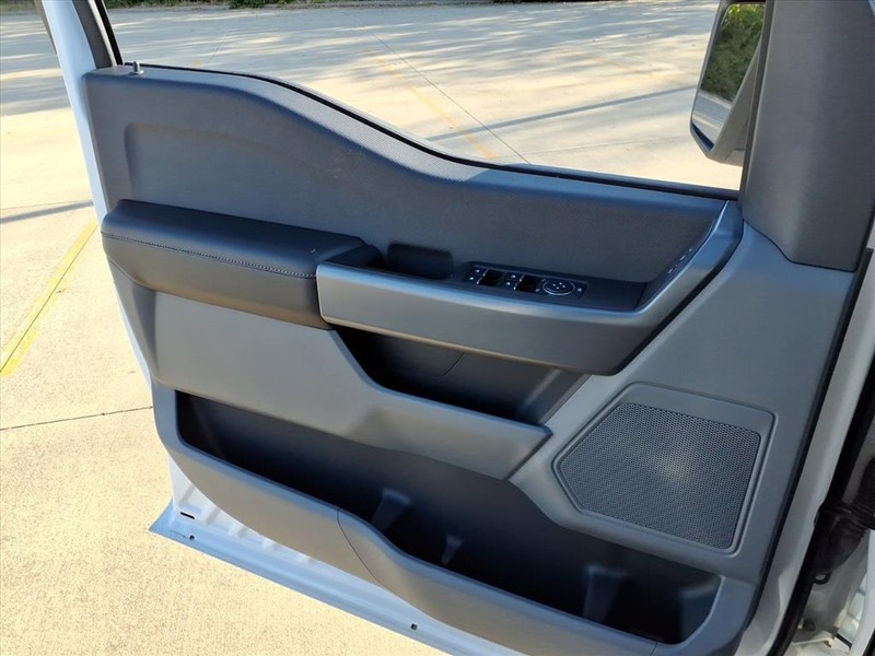 Ford F-150 Vehicle Full-screen Gallery Image 21