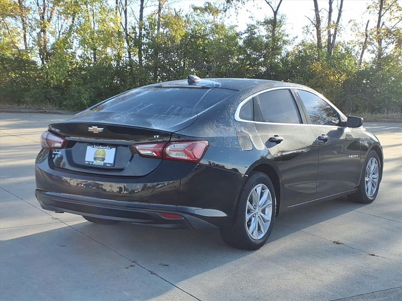 Chevrolet Malibu Vehicle Full-screen Gallery Image 04