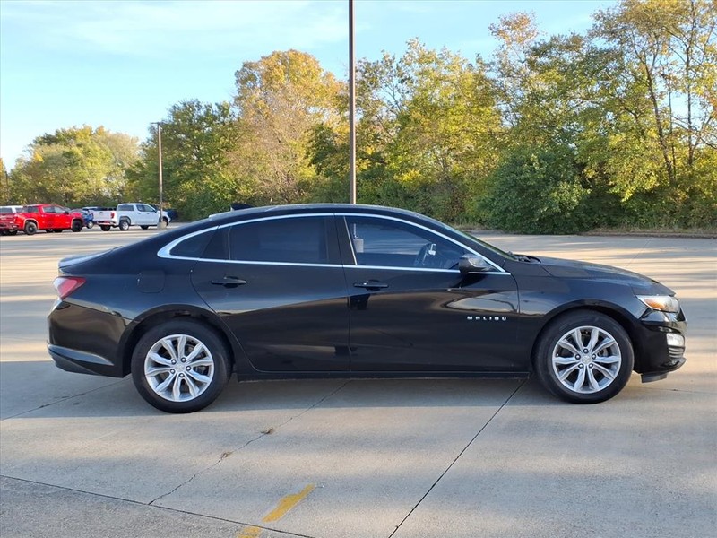 Chevrolet Malibu Vehicle Full-screen Gallery Image 05