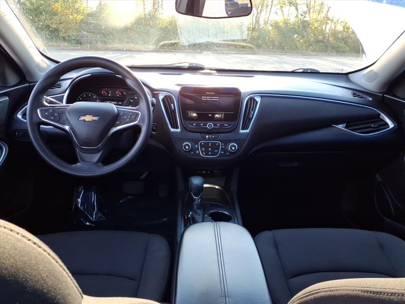 Chevrolet Malibu Vehicle Full-screen Gallery Image 08