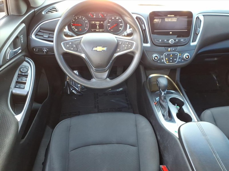 Chevrolet Malibu Vehicle Full-screen Gallery Image 09