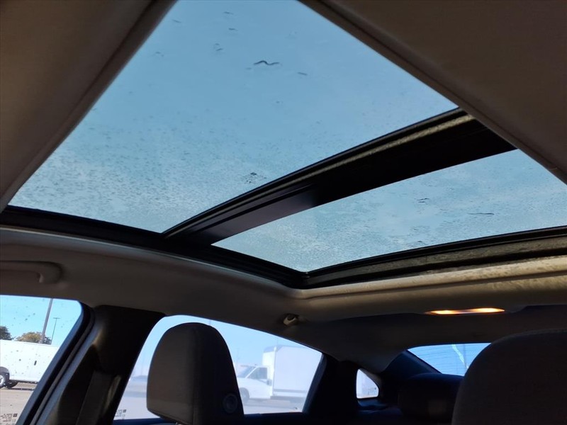 Chevrolet Malibu Vehicle Full-screen Gallery Image 21