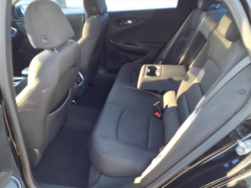 Chevrolet Malibu Vehicle Full-screen Gallery Image 22