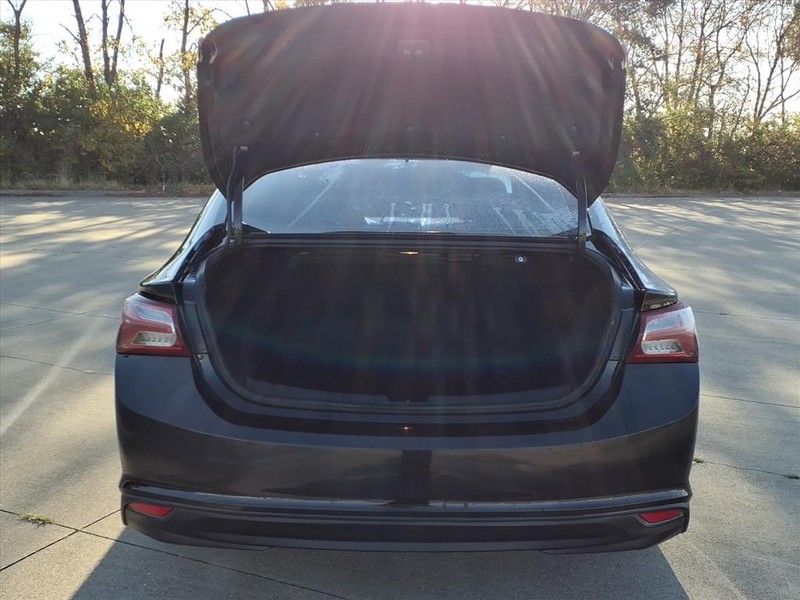 Chevrolet Malibu Vehicle Full-screen Gallery Image 23