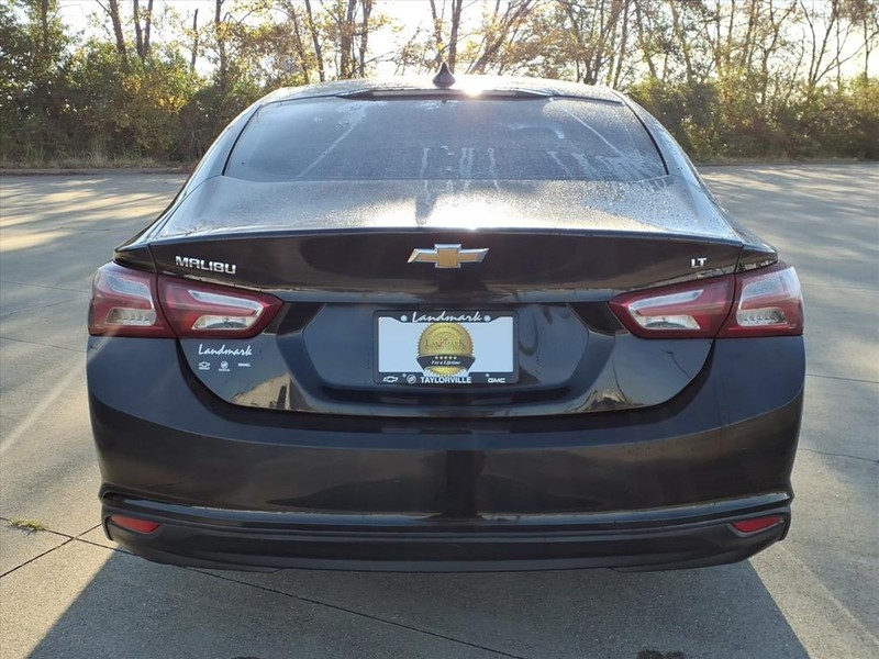Chevrolet Malibu Vehicle Full-screen Gallery Image 24