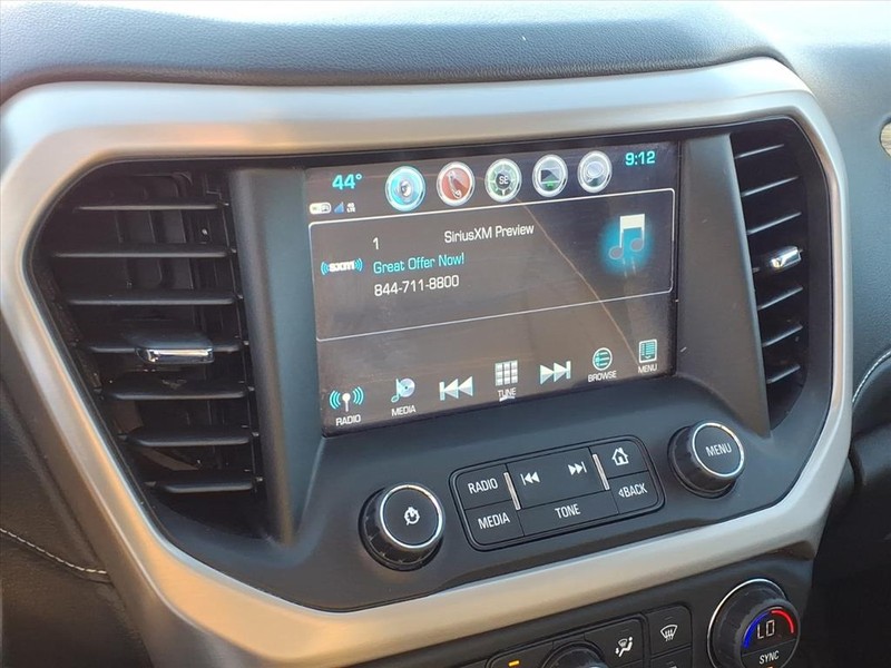 GMC Acadia Vehicle Full-screen Gallery Image 12