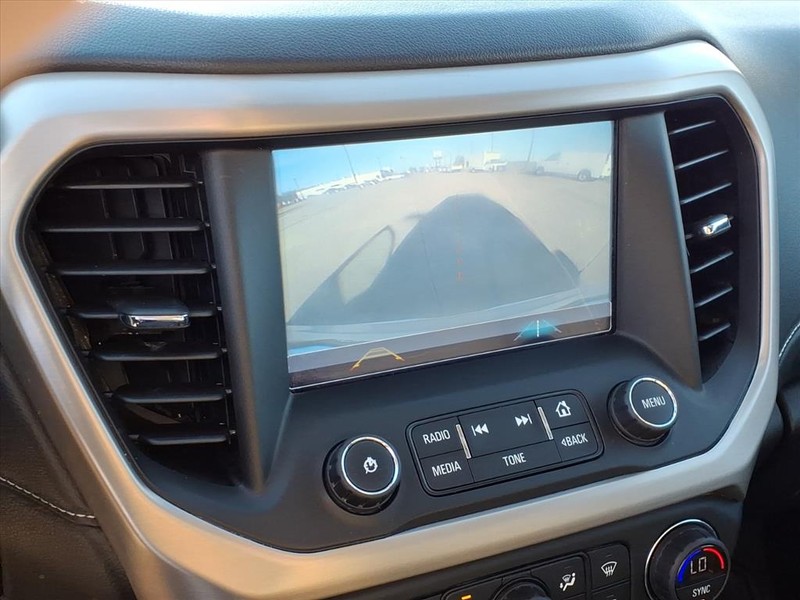 GMC Acadia Vehicle Full-screen Gallery Image 13