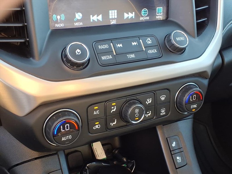 GMC Acadia Vehicle Full-screen Gallery Image 14