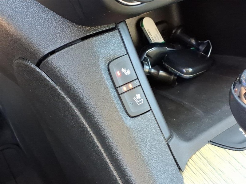 GMC Acadia Vehicle Full-screen Gallery Image 15