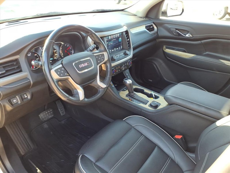 GMC Acadia Vehicle Full-screen Gallery Image 22