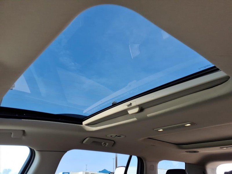 GMC Acadia Vehicle Full-screen Gallery Image 23