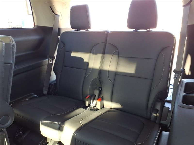 GMC Acadia Vehicle Full-screen Gallery Image 25