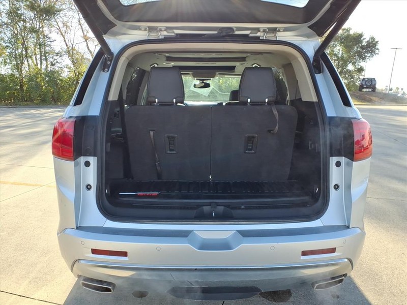 GMC Acadia Vehicle Full-screen Gallery Image 26