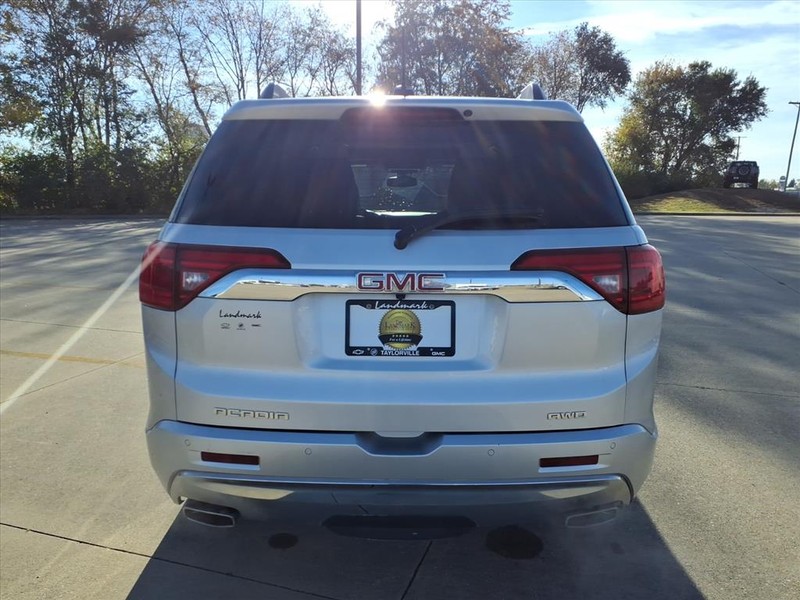 GMC Acadia Vehicle Full-screen Gallery Image 27