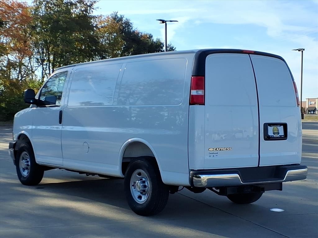 Chevrolet Express Cargo Van Vehicle Full-screen Gallery Image 3