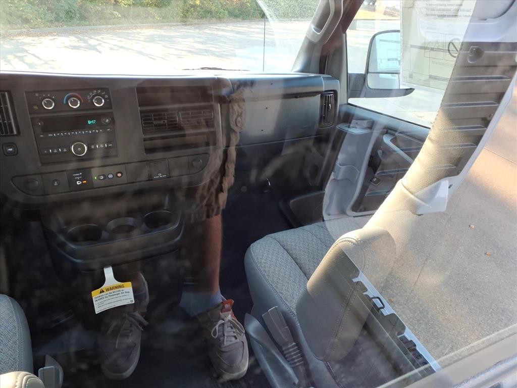 Chevrolet Express Cargo Van Vehicle Full-screen Gallery Image 6