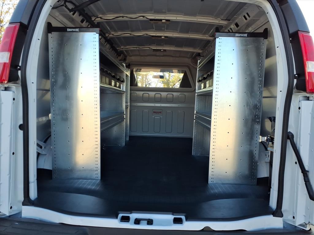 Chevrolet Express Cargo Van Vehicle Full-screen Gallery Image 17
