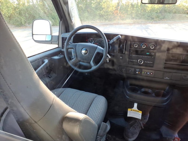 Chevrolet Express Cargo Van Vehicle Full-screen Gallery Image 5