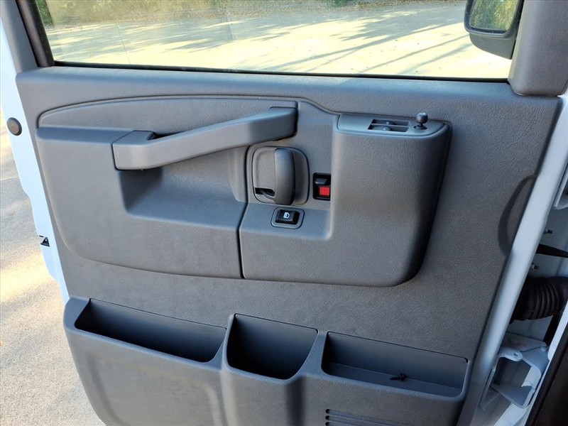 Chevrolet Express Cargo Van Vehicle Full-screen Gallery Image 12